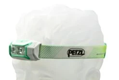Petzl Actik Core E065AA02 Stirnlampe, Grün